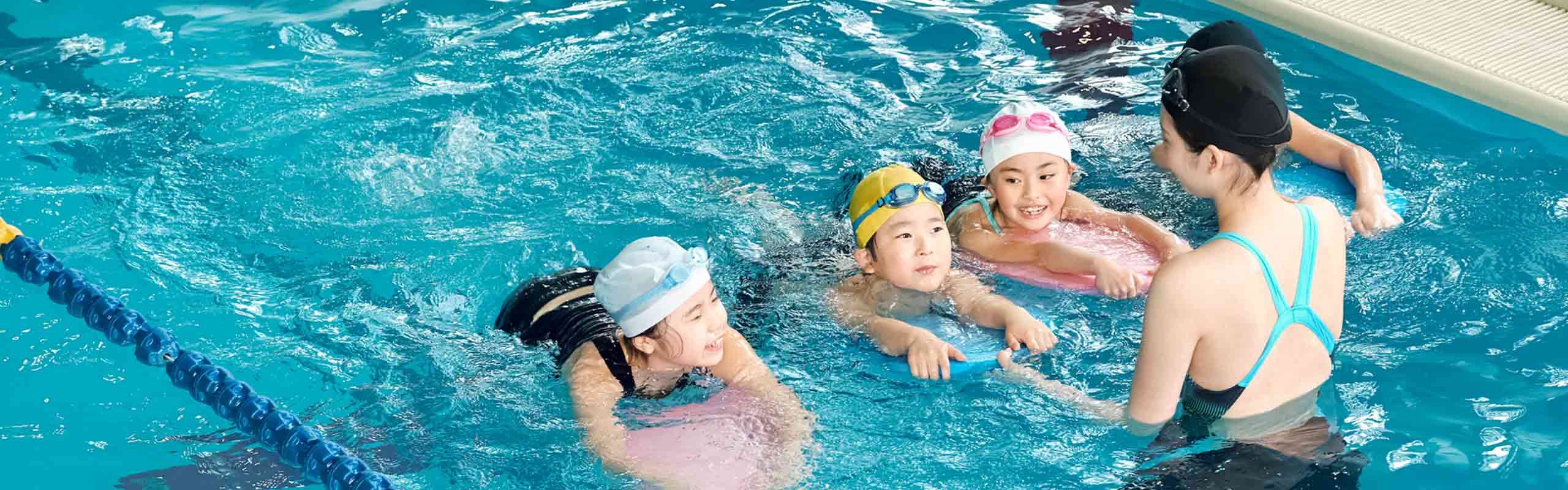 子どもの「やりたい！」を応援。人気の習い事「水泳」の魅力と親のサポートを解説。