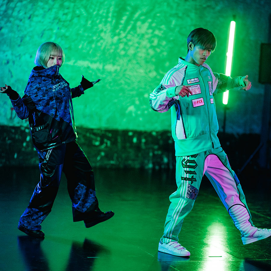 Dリーガー・TAKUMI×MiYUが踊る　チームの枠を越えた「絆ダンス」。