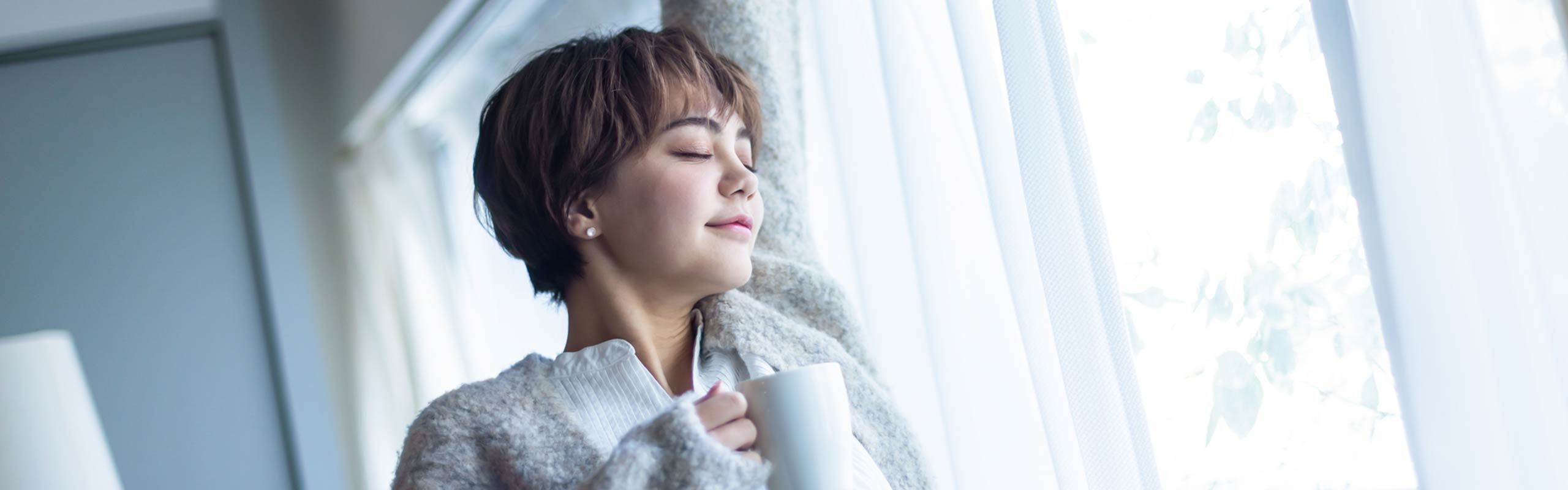 「朝の白湯」にはどんな効果がある？つくり方、続けるコツを医師が解説。