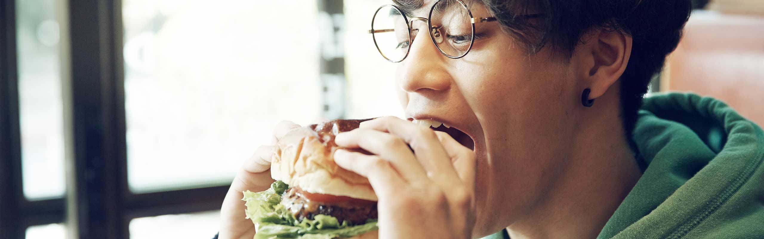 チートデイの摂取カロリー目安は基礎代謝量の2倍～3倍！計算式も解説。