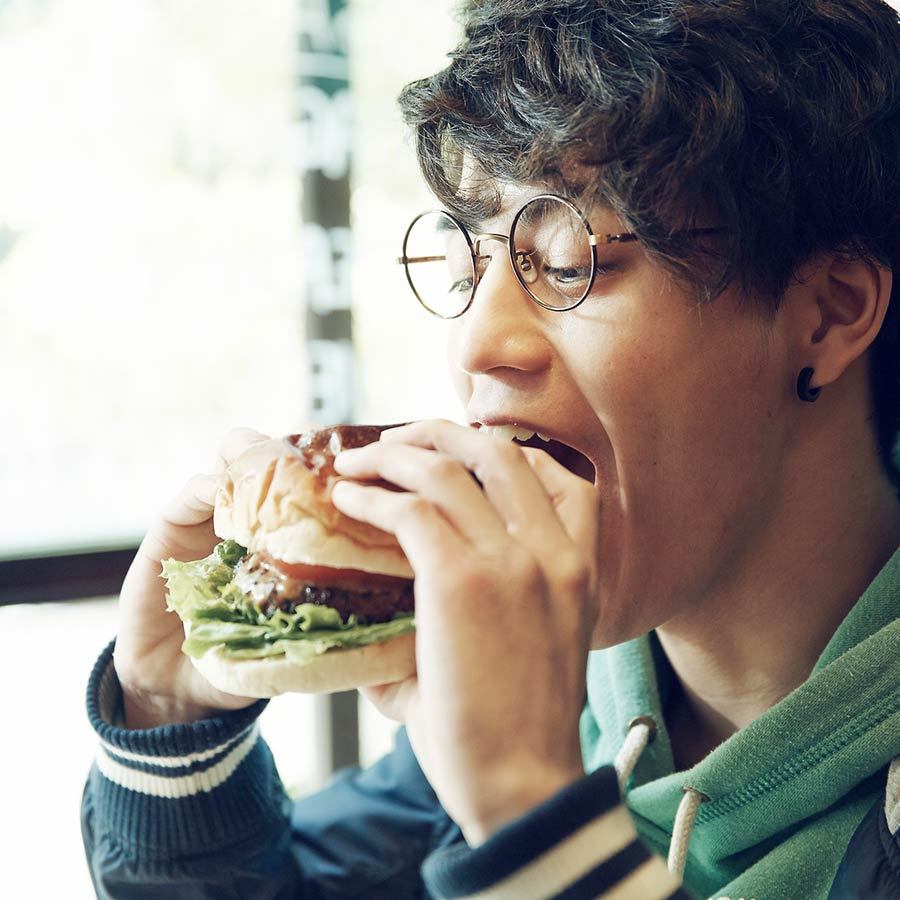 チートデイの摂取カロリー目安は基礎代謝量の2倍～3倍！計算式も解説。