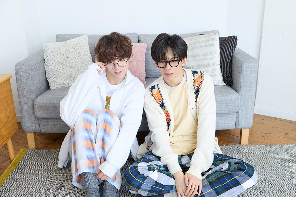 リョウガさんによりかかるミロさん。