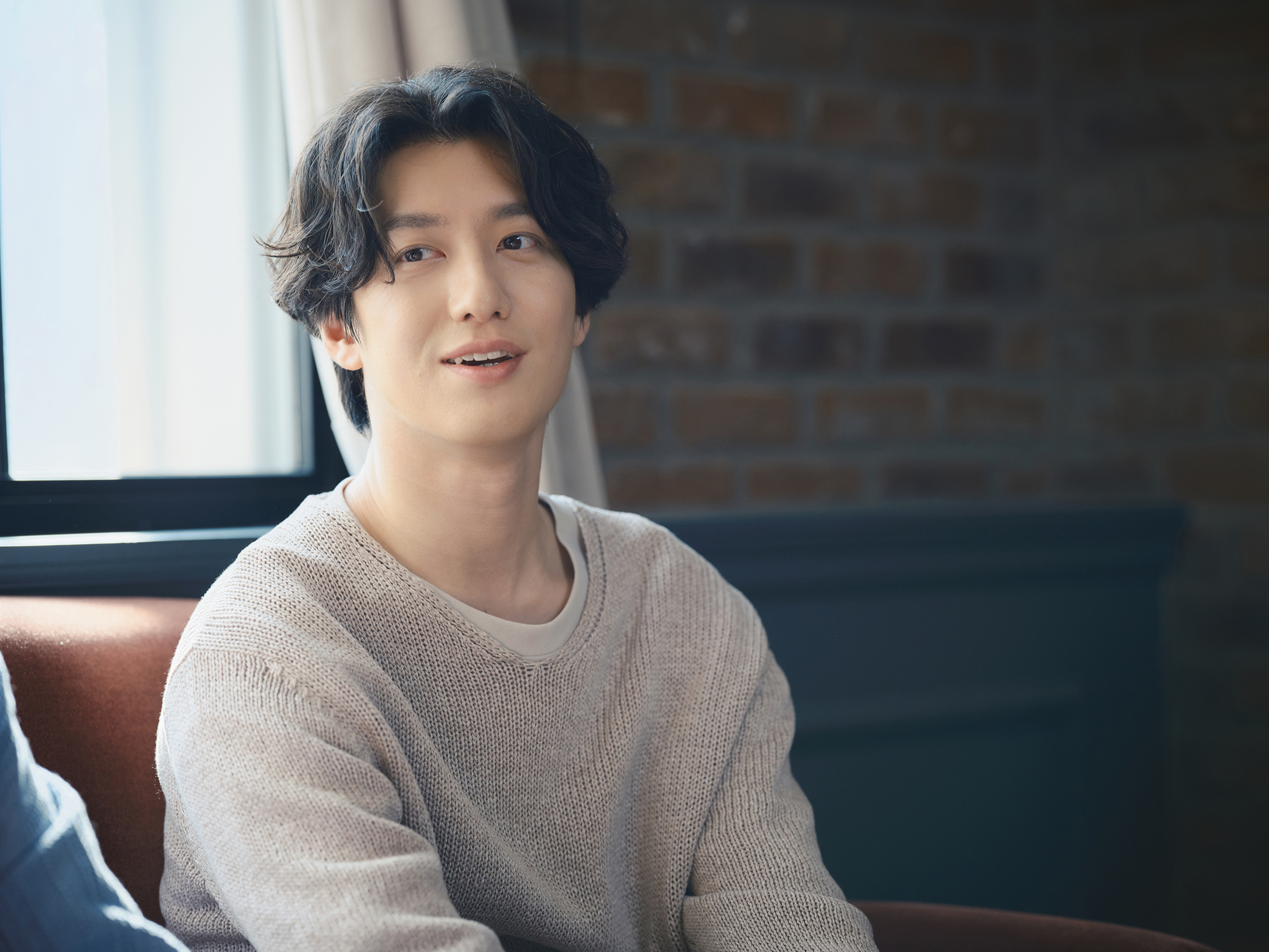 インタビューに答える水田航生さん