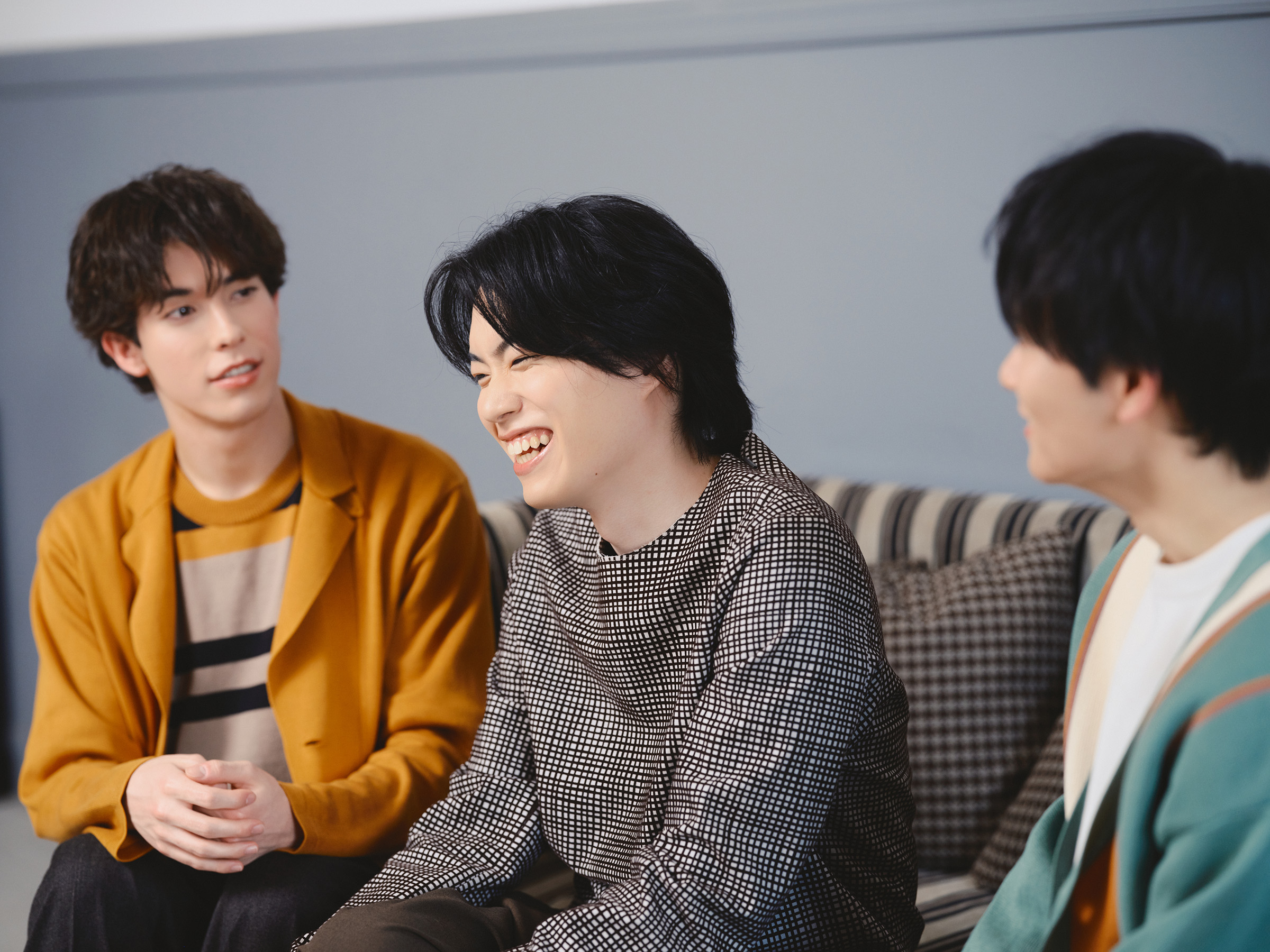 大きく笑いながら、インタビューに答える福崎那由他さん