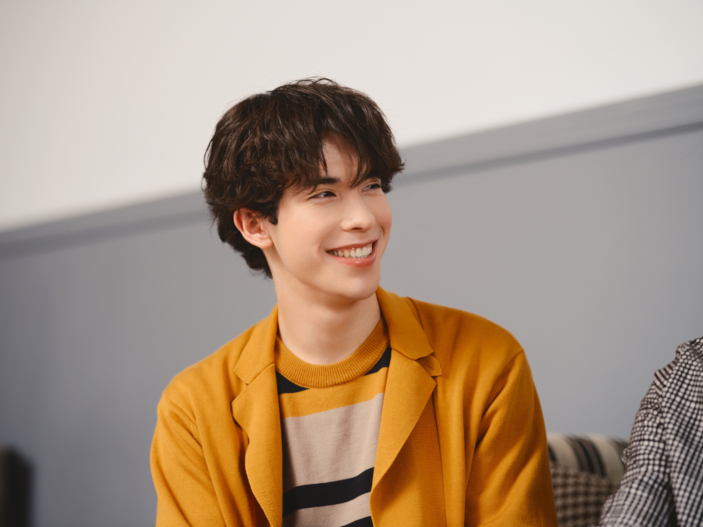 インタビューに答える東島京さん