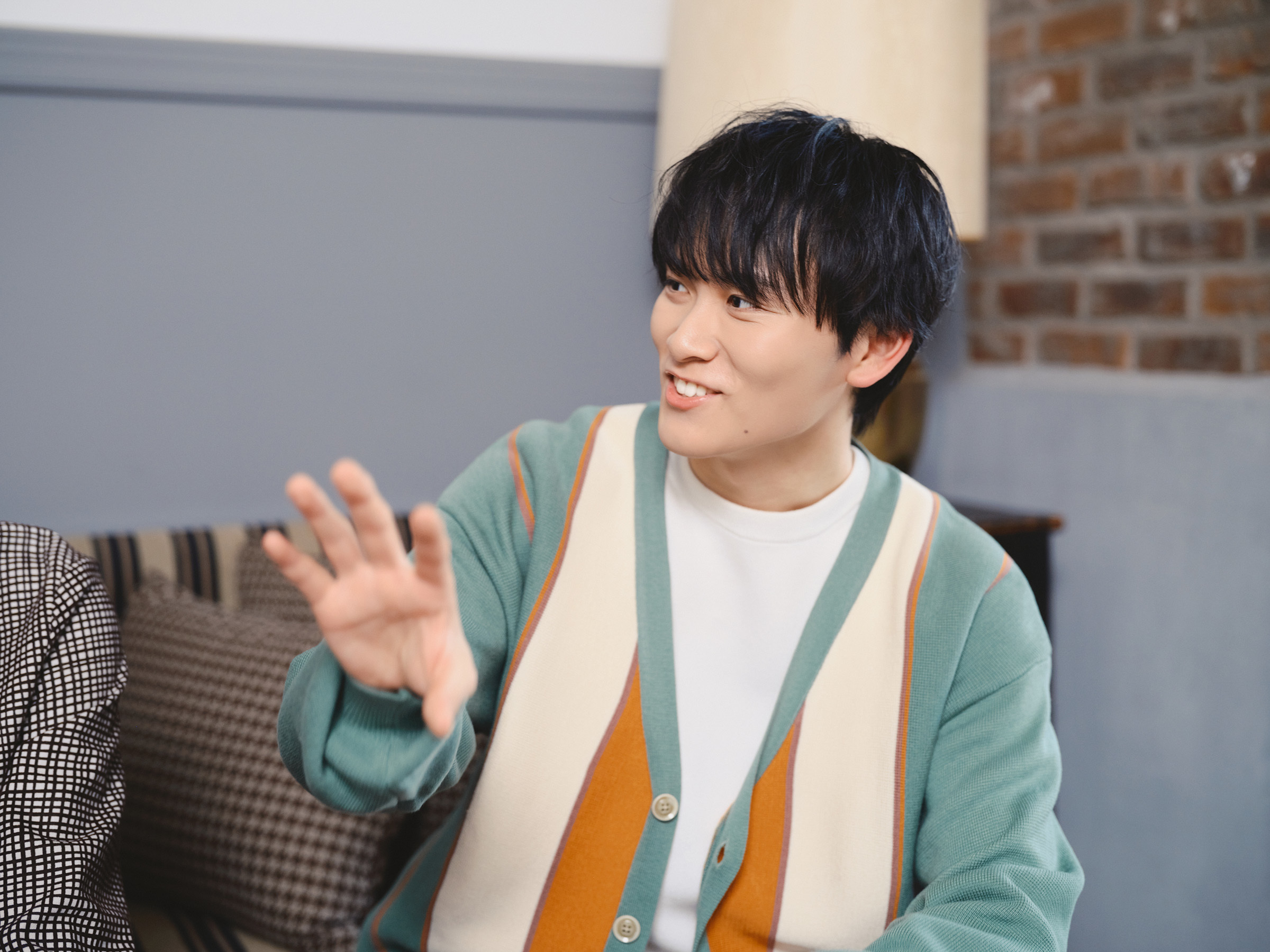 インタビューに答える山﨑光さん