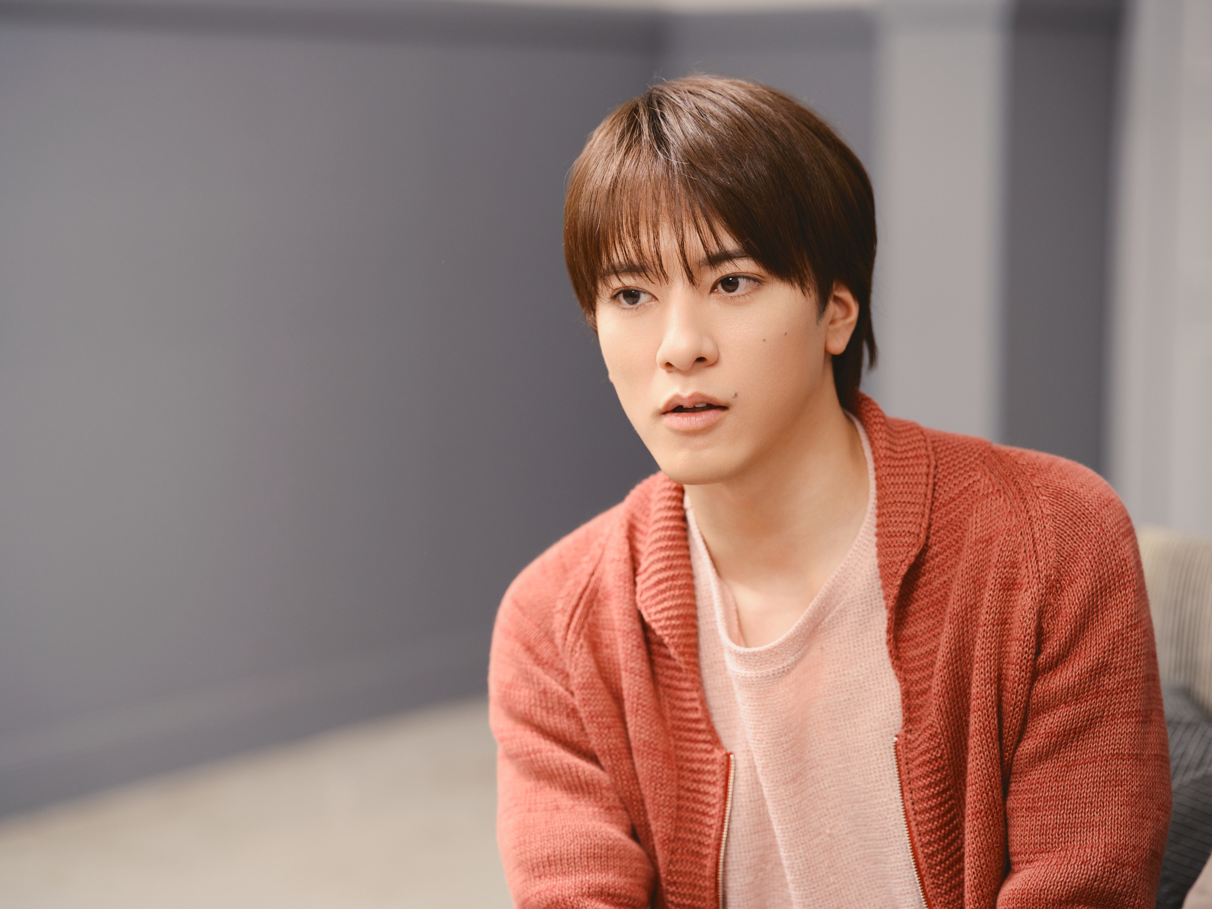 インタビューに答える松島庄汰さん