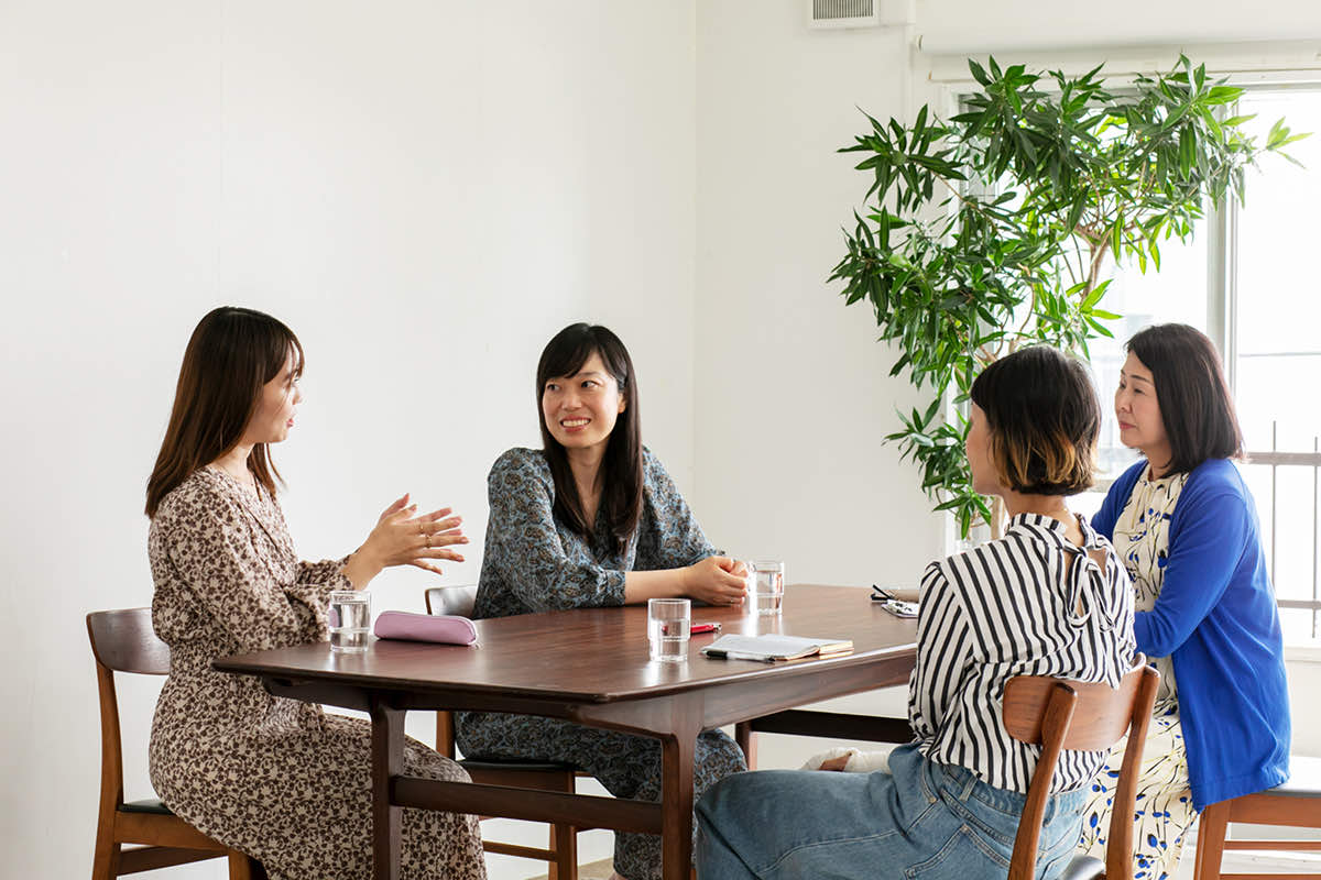 4人それぞれが自身の体験を語った