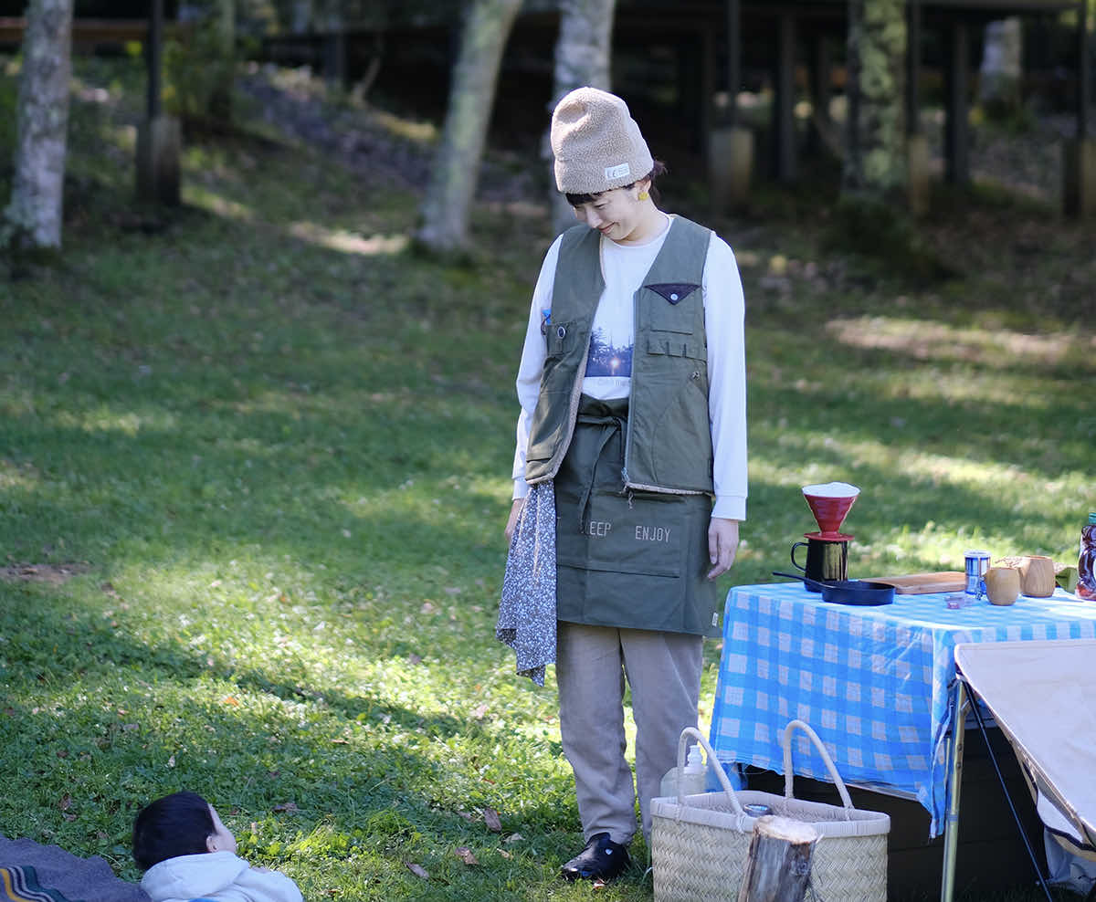 家族でキャンプをしている四角友里さん