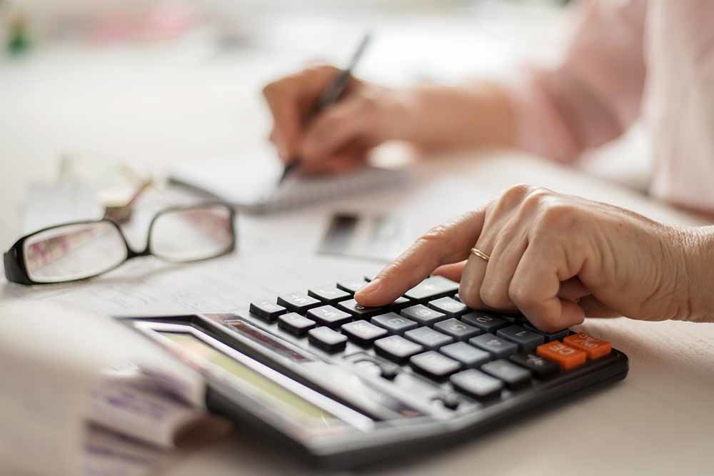 個人年金保険料控除額と税負担の軽減額の計算方法。