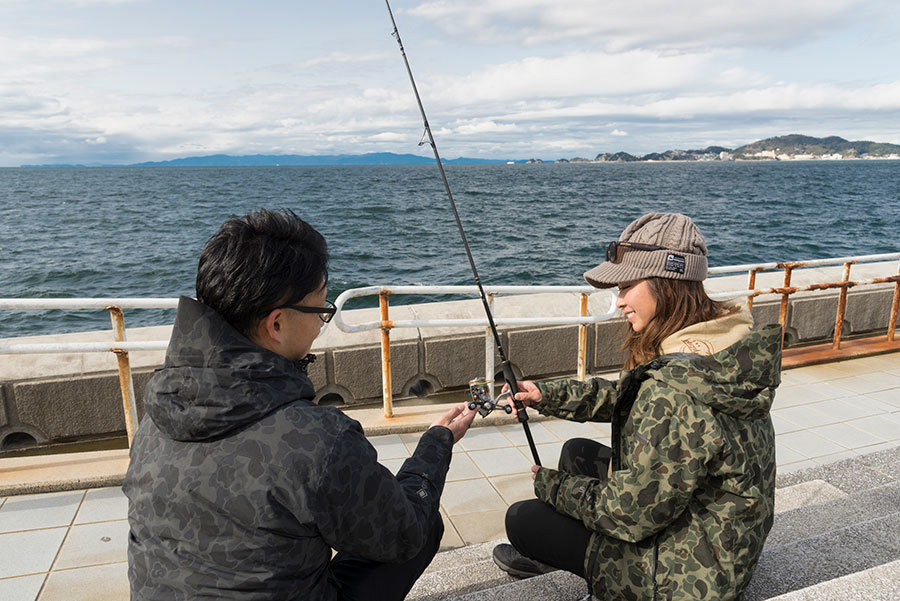 釣り用ウェアをまとったフッチーさんと山口さん