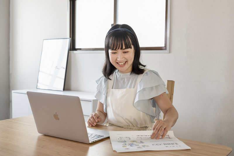 「生涯設計プランは初めて見ました」と笑顔の豊岡さん。