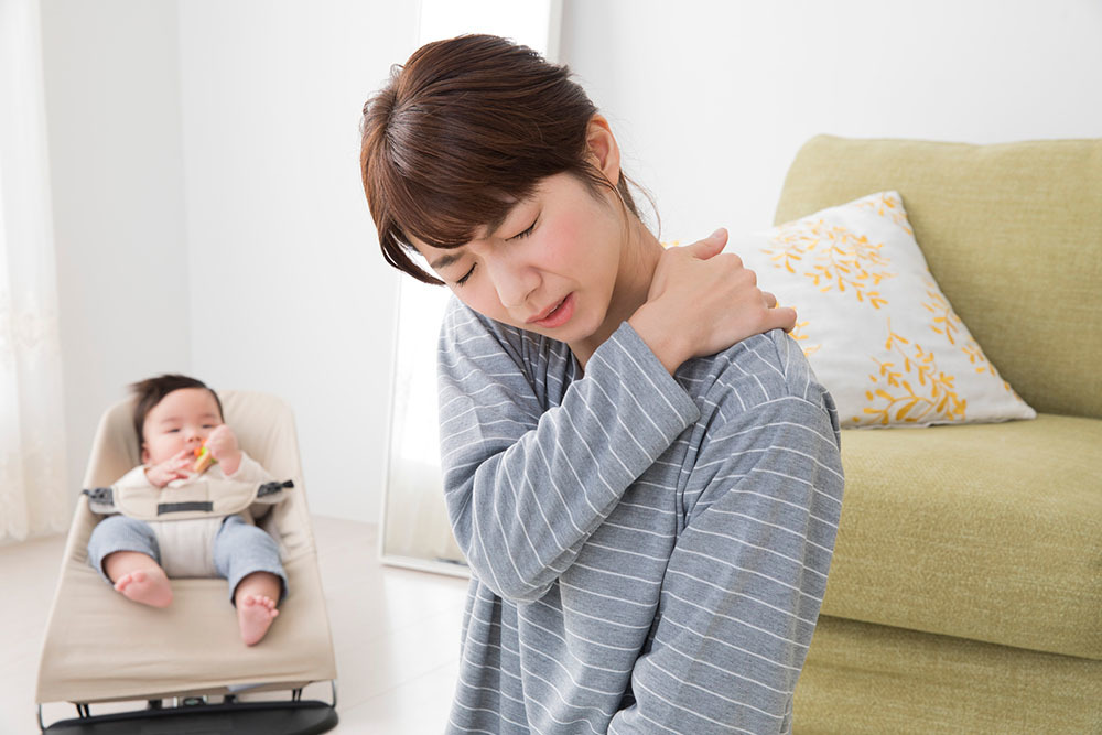 子育て中、抱っこのしすぎで筋肉の疲労に。