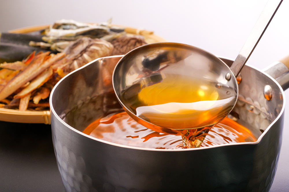 出汁を飲んで、薄味でも満足できる舌にリセット。
