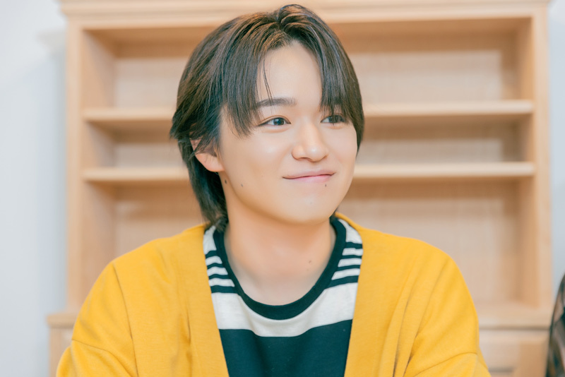 インタビューに答える大倉空人さん。