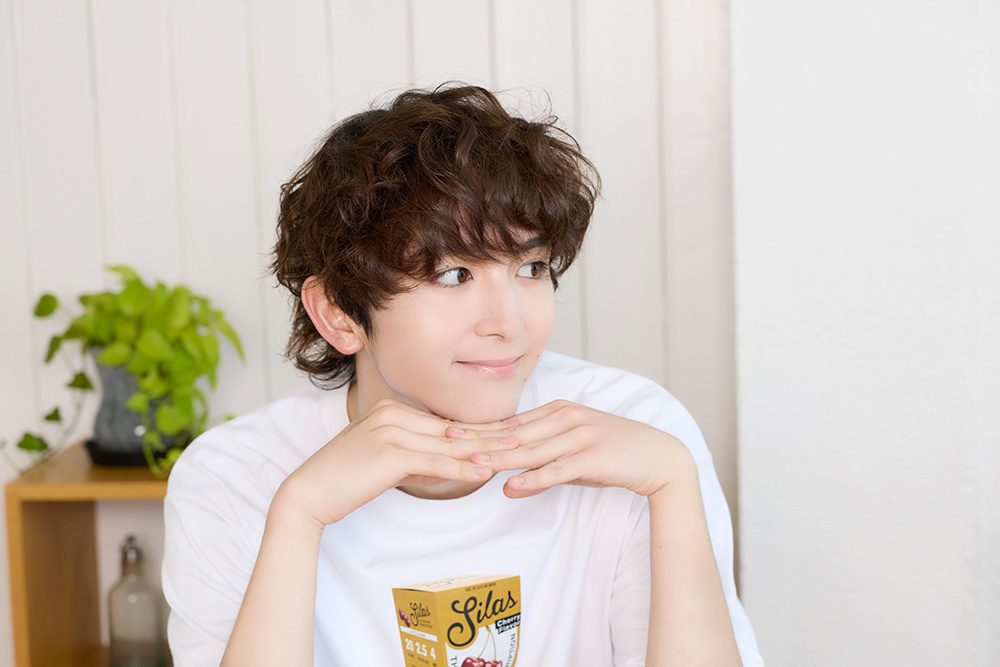 リョウガさんを見つめるミロさん。