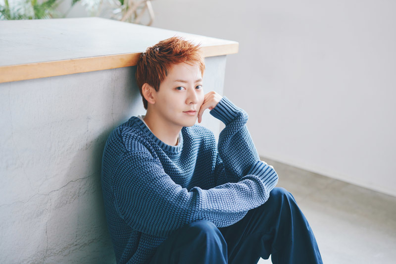 頬に手をあててこちらを見る牧島さん。