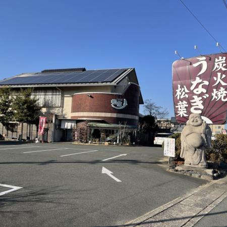 駐車場80台止めれます。