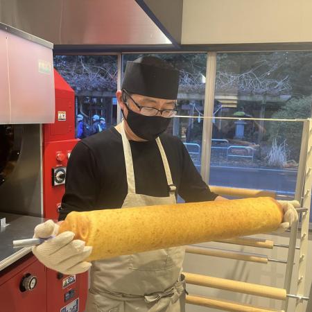 一本一本丁寧に焼き上げています。